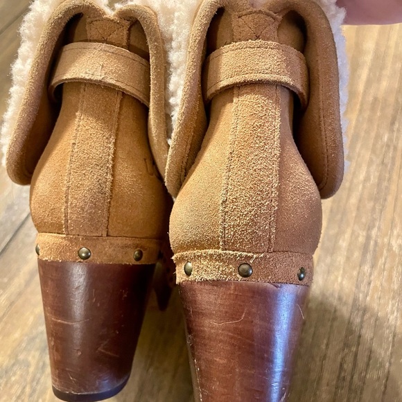 UGG Lynnea Stud Shearling Lined Clog Tan Leather Heel Ankle Boots Size 6 Boho - Picture 10 of 16